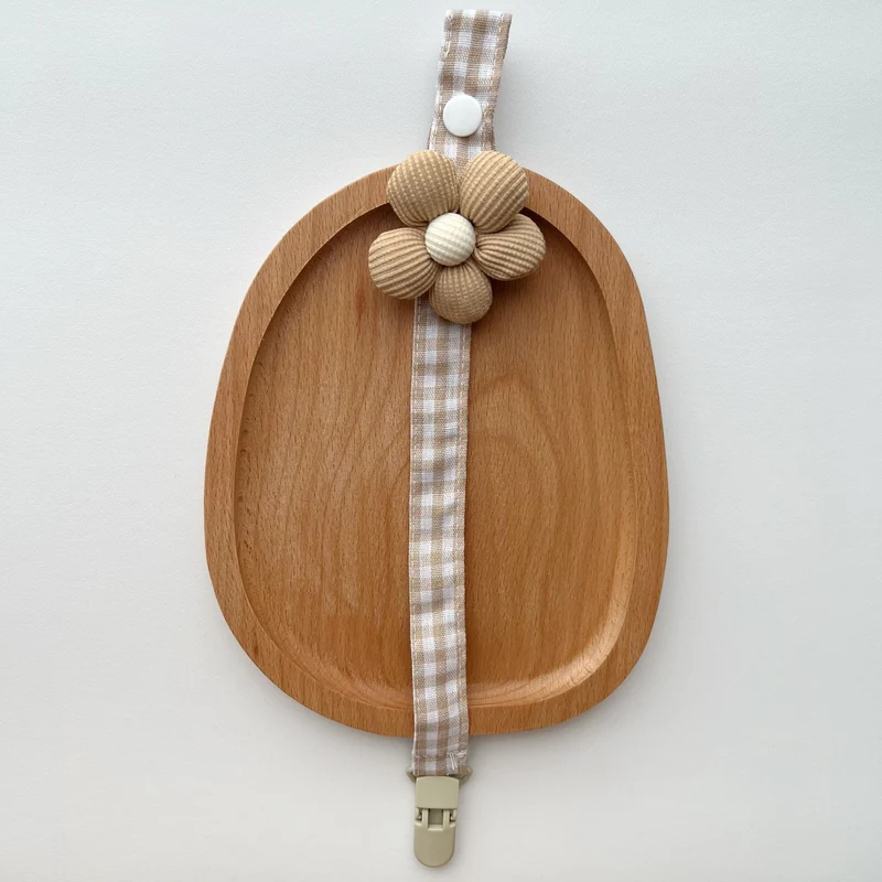 Karo Baumwolle Schnullerband mit gepolstertem geripptem Blumenmotiv und Schnellverschlussclip