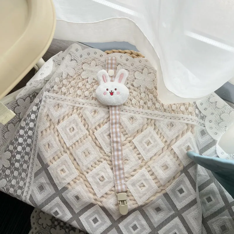 Blumenkleidungs-Schnullerclip mit Gingham-Baumwollgurt