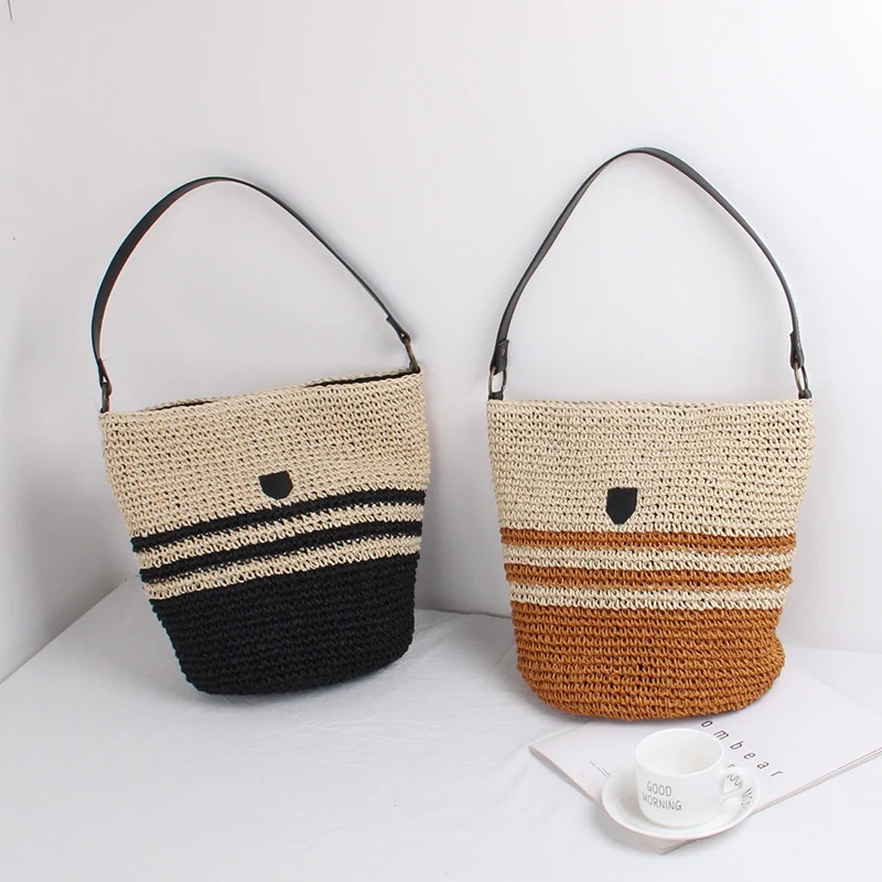 Geflochtene Schultertasche mit modischem Akzent Skanto