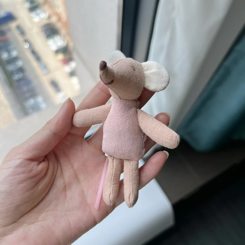 Handgemachte Leinen Lange-Glied-Bunny-Puppe mit gesticktem Karotten-Overalls