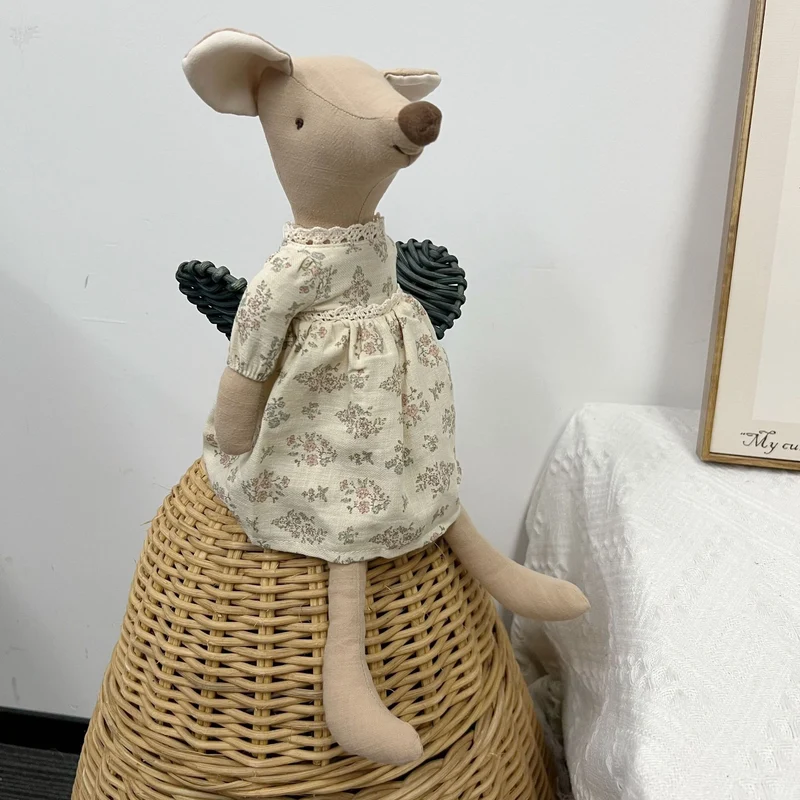 Handgemachte Leinen-Hase Weiche Stoffpuppe mit besticktem Latzkleid