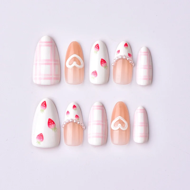 Herz- und Blumenmuster Press-On Nagelkunst Set