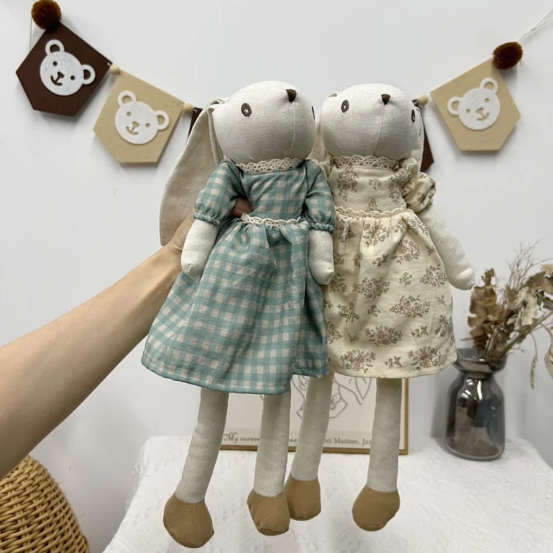 Handgefertigte Leinenhase-Rag Doll mit langen Ohren und Gingham-Kleid