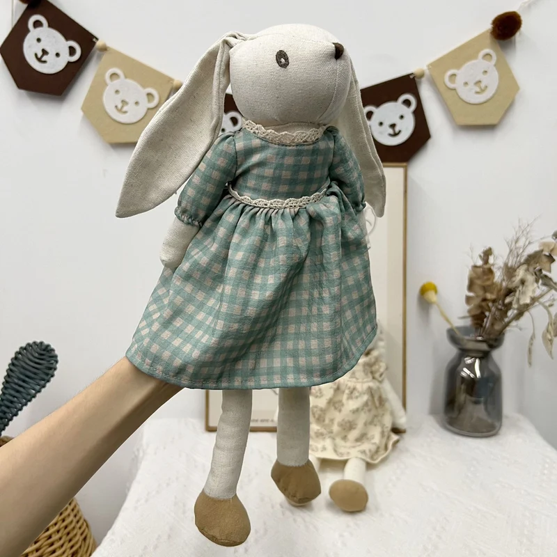 Handgefertigte Leinenhase-Rag Doll mit langen Ohren und Gingham-Kleid