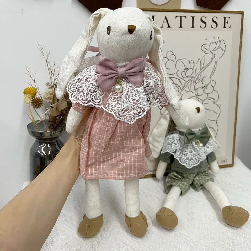 Handgefertigte Leinen-Hase Puppe mit Spitzenkragen und Perlen-Schleifen-Anhänger