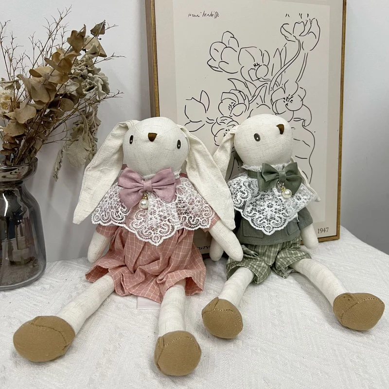 Handgefertigte Leinen-Hase Puppe mit Spitzenkragen und Perlen-Schleifen-Anhänger