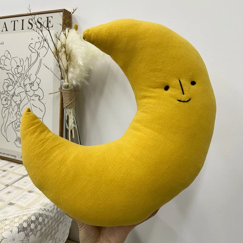 Crescent Moon Plüsch Dekokissen mit gesticktem Gesicht