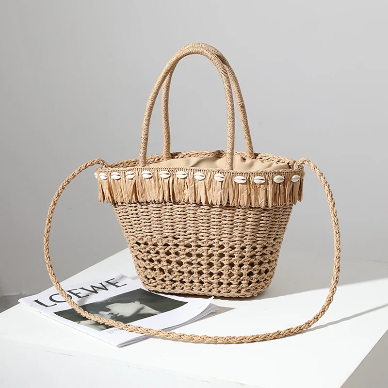 Geflochtene Strohtasche mit dekorativer Quaste Skanto