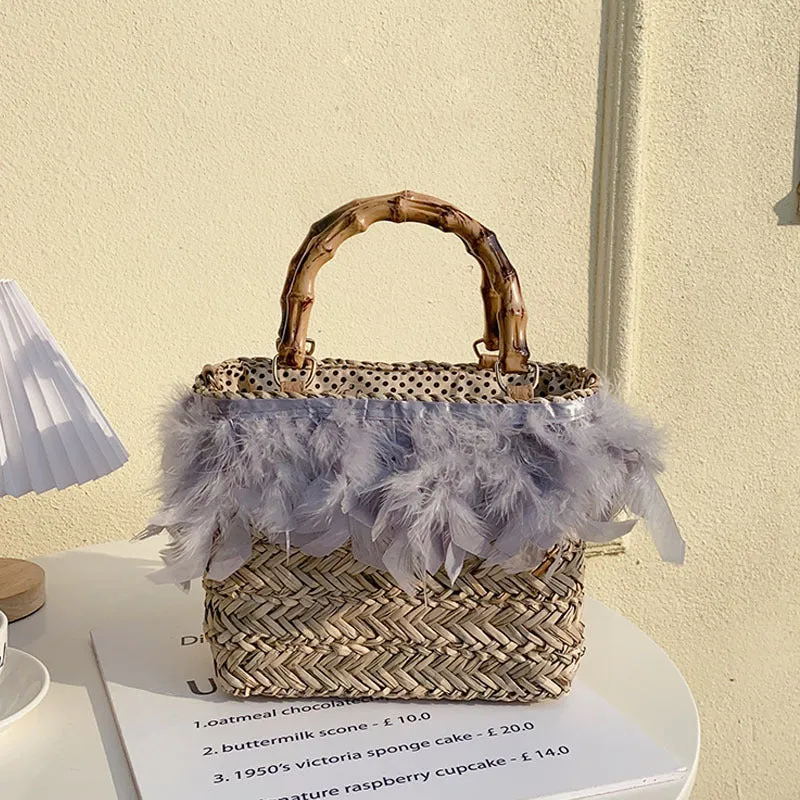 Elegante Handtasche mit Federn und Bambusgriff Skanto