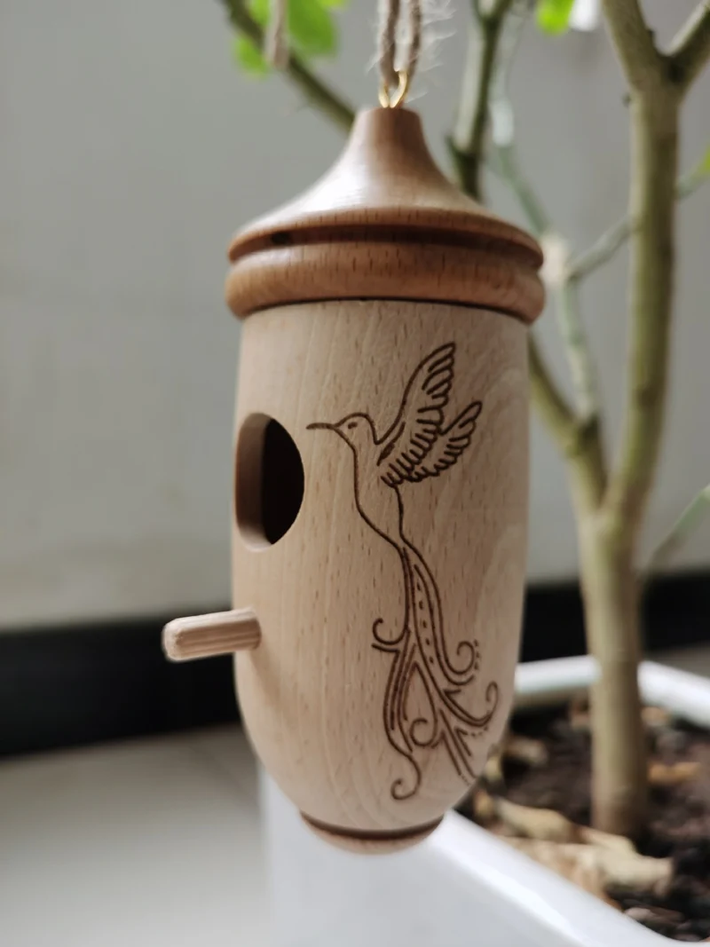 Dekorativer Holzvogelhaus