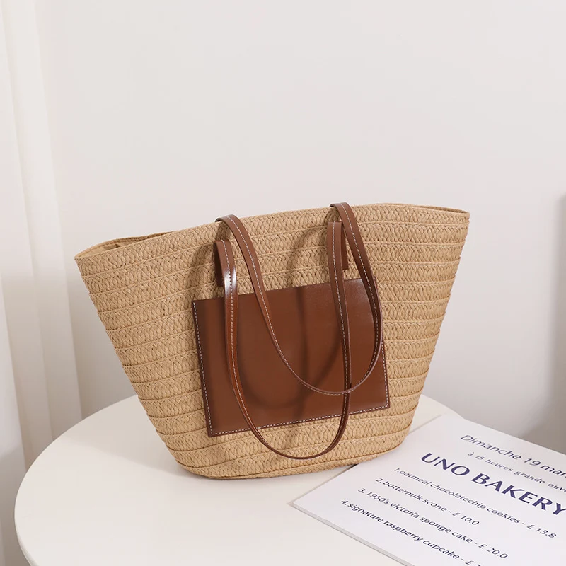 Elegante Strohtasche mit stilvollen Lederdetails Skanto