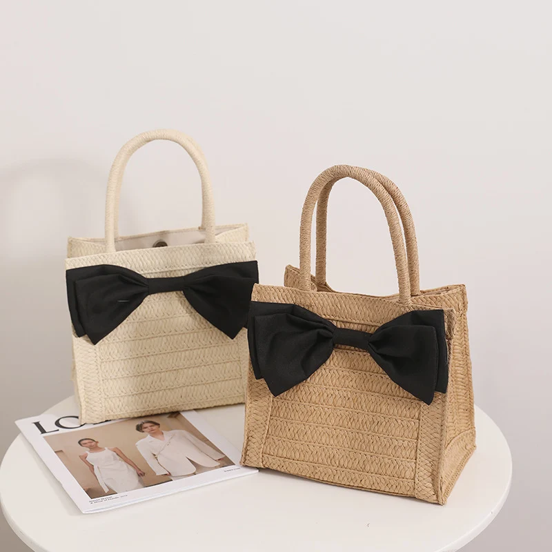 Elegante Strohtasche mit Schleifendetail Skanto