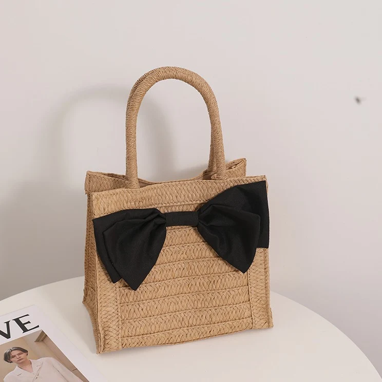 Elegante Strohtasche mit Schleifendetail Skanto