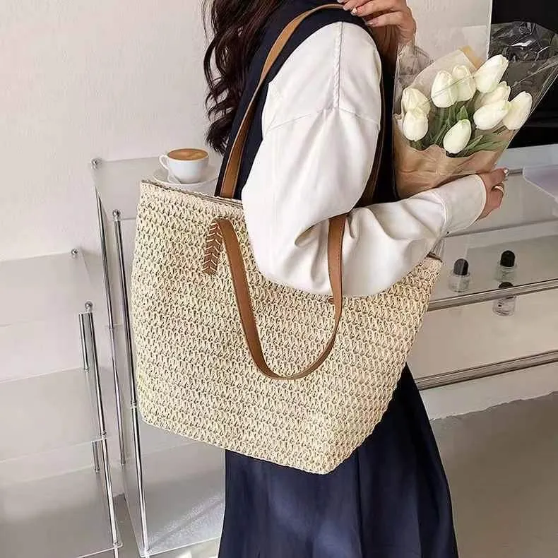 Elegante Strohtasche mit hochwertigem Ledergriff Skanto