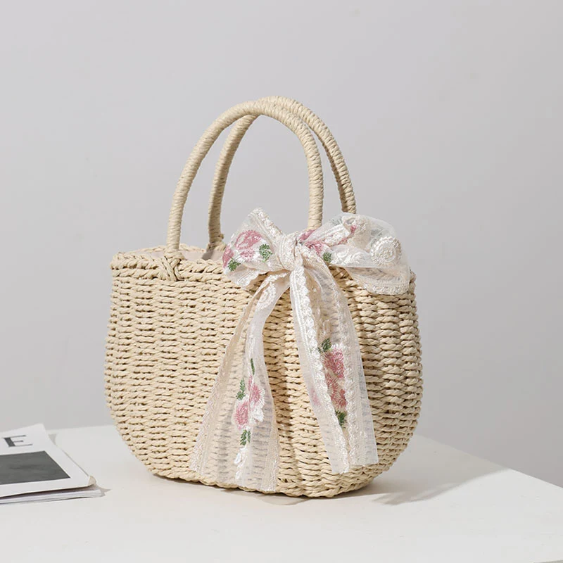 Elegante Strohtasche mit Blumen-Schleifendetail Skanto