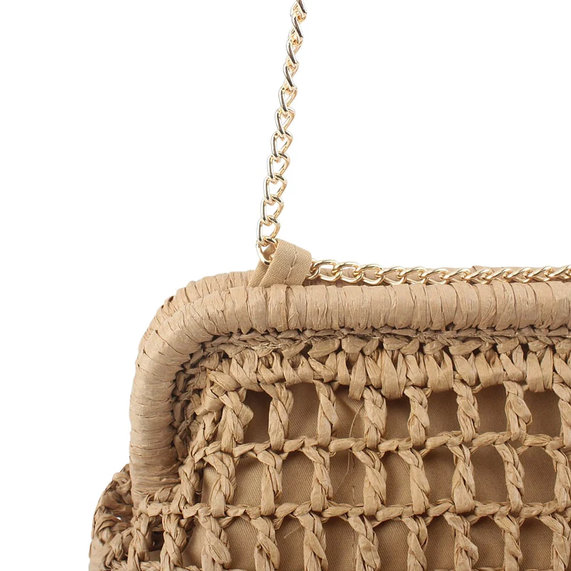 Gewebte Handtasche aus Naturmaterial mit feinen Kettendetails Skanto