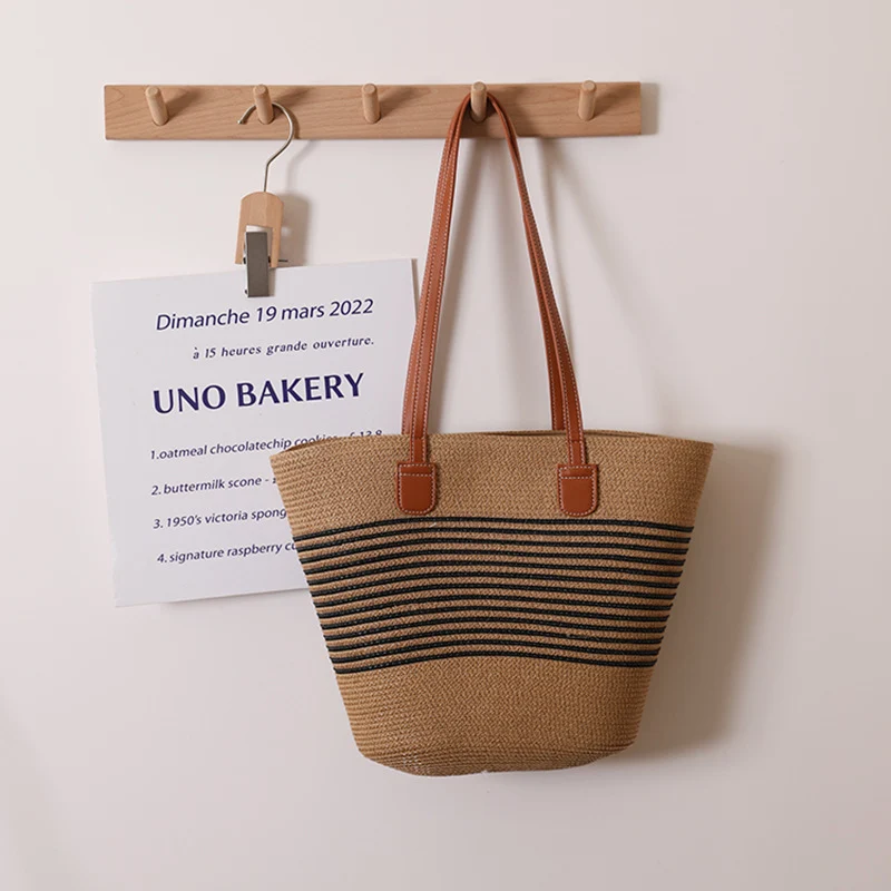 Elegante geflochtene Umhängetasche mit Streifendesign Skanto