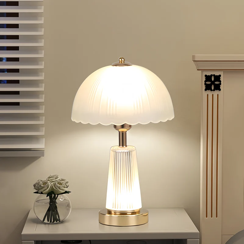 Elegante Glas-Schirm-Tischlampe