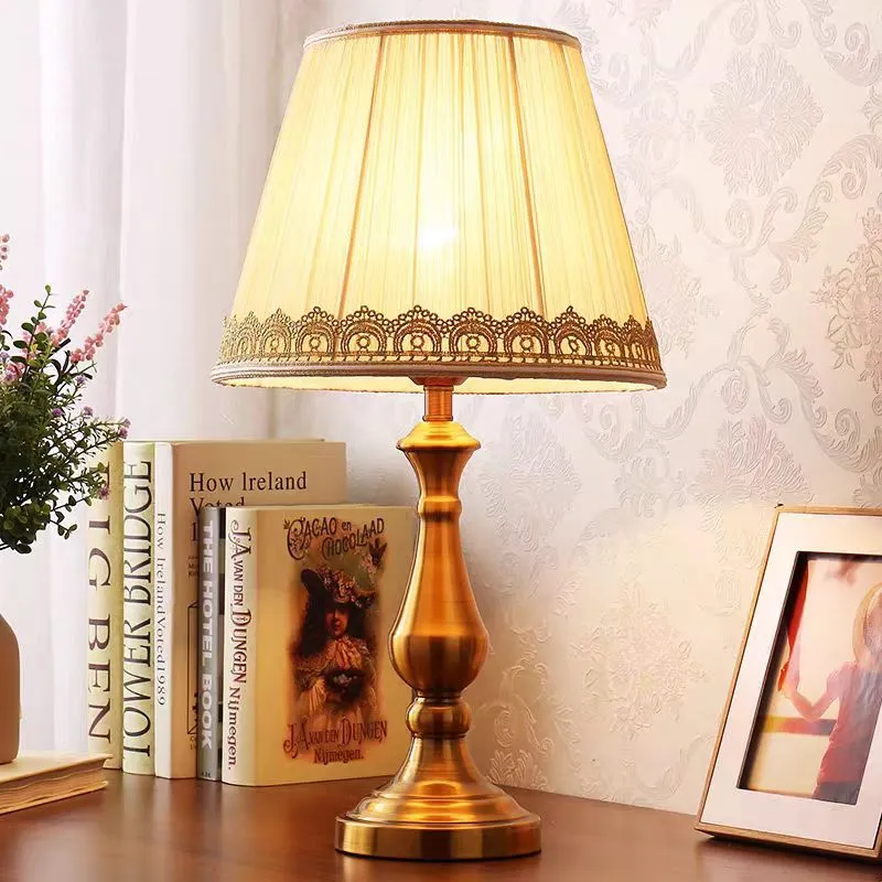 Elegante Nachttischlampe