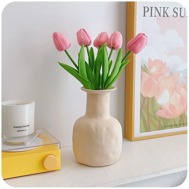 Realistische dekorative Tulpenblumenarrangement