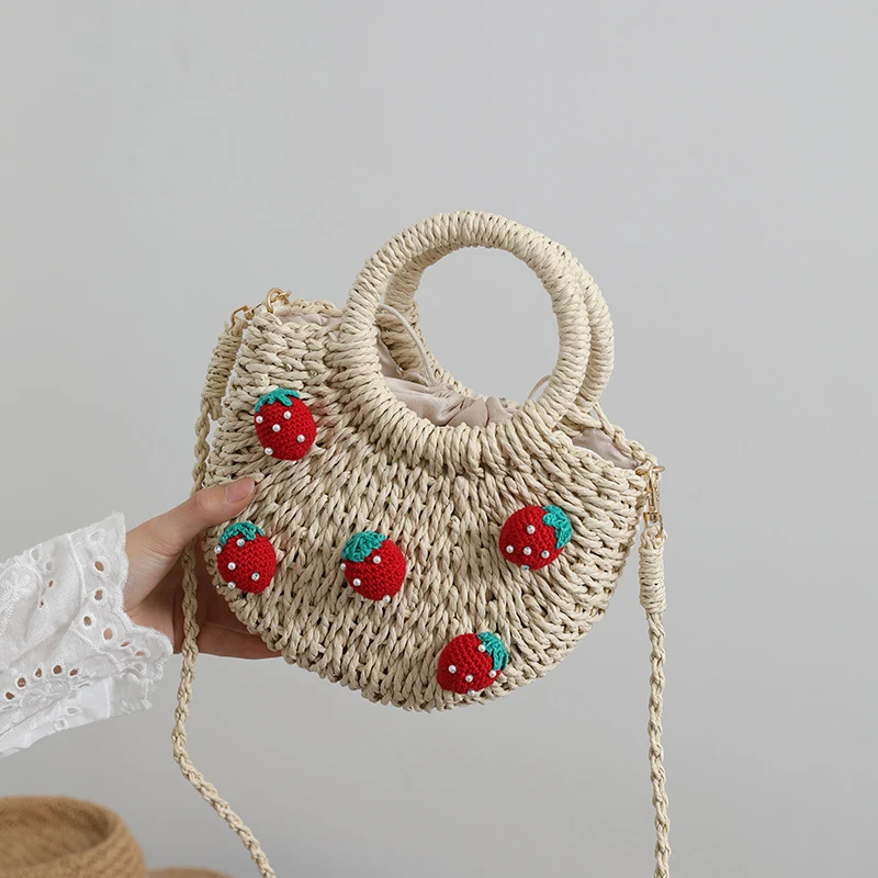 Strohtasche mit fröhlichem Erdbeermotiv Skanto