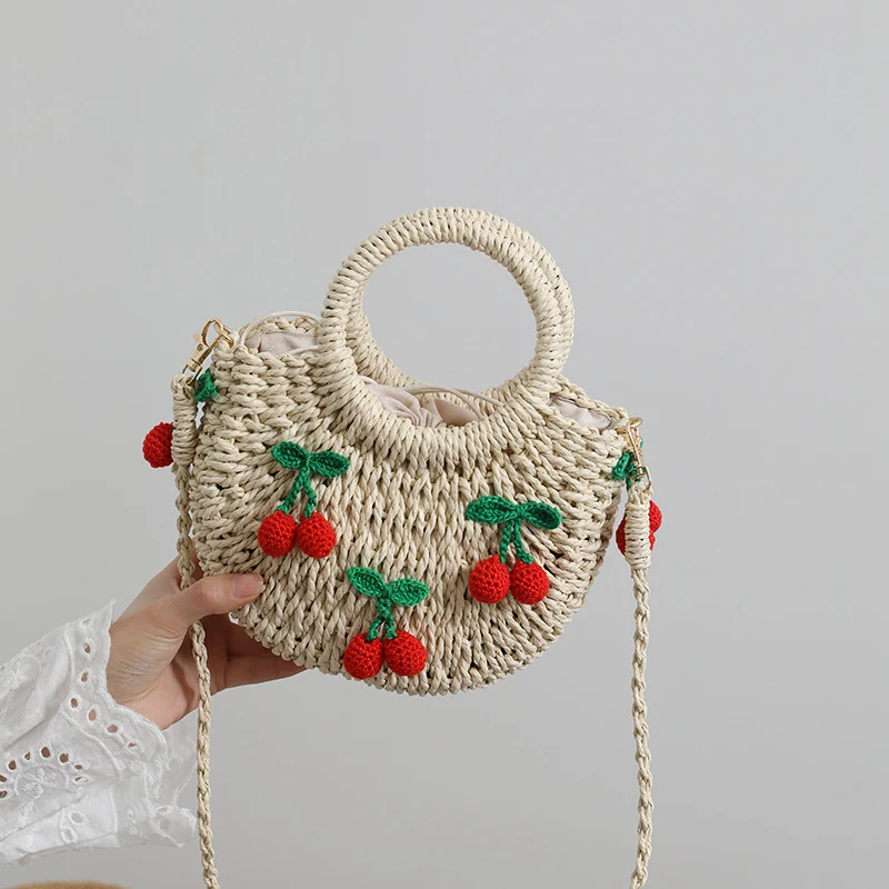 Strohtasche mit fröhlichem Erdbeermotiv Skanto