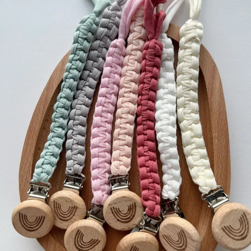 Geflochtener Baumwoll-Schnullerband mit graviertem Holz-Sicherheitsclip