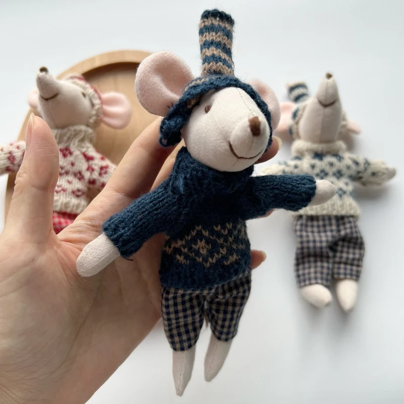 Artisan Leinen Spielmaus Puppe mit Gingham Kleid