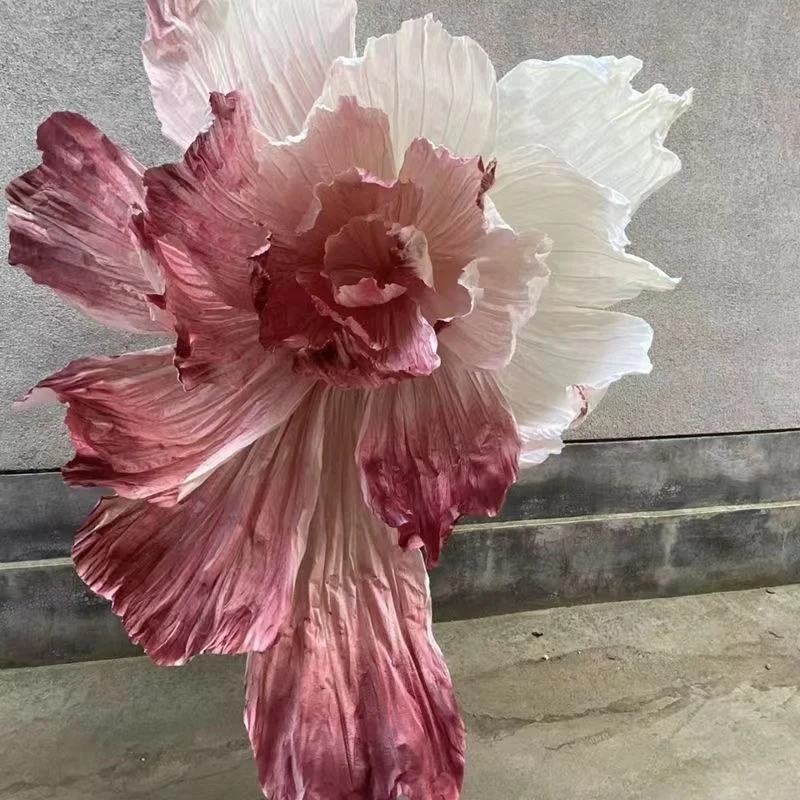 Oversized Blumenskulptur
