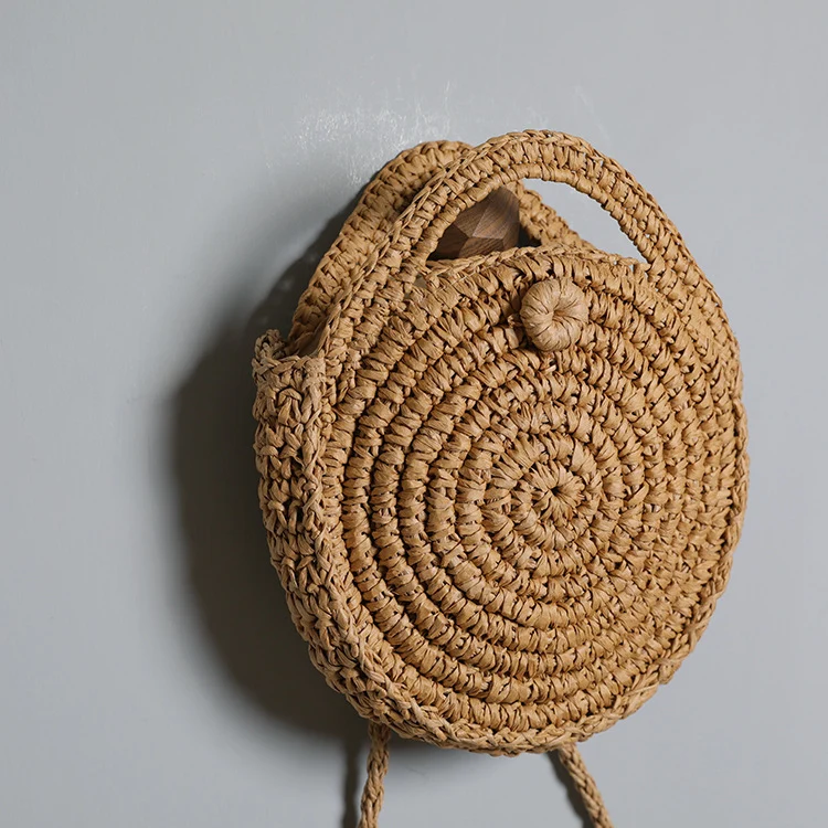 Handgemachte runde Strohtasche mit elegantem Verschluss Skanto
