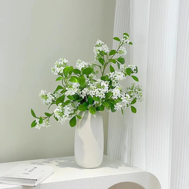 Elegante dekorative Blumenarrangement für die Heimdekoration