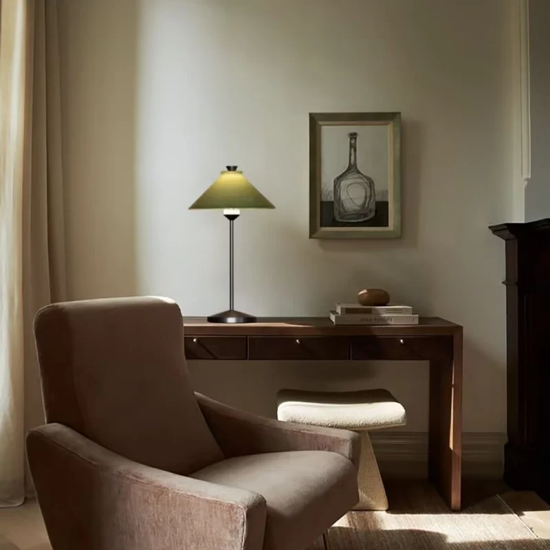 Zeitgenössische Tischlampe