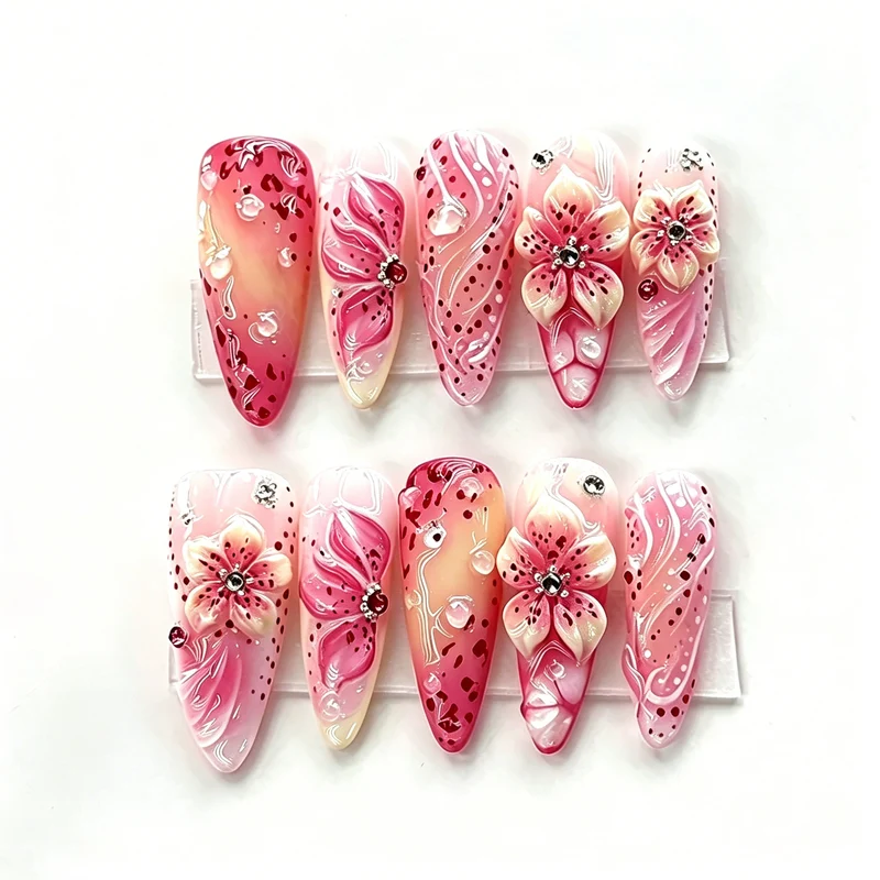 Blumige dekorative Press-On-Nagelkunst
