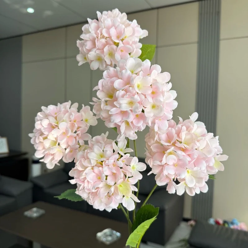 Lebensechte Hortensie Blumenanordnung