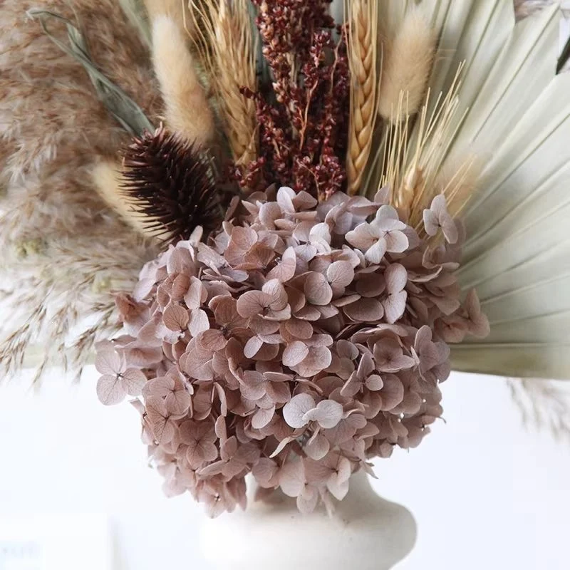 Luxuriöser getrockneter Blumenstrauß