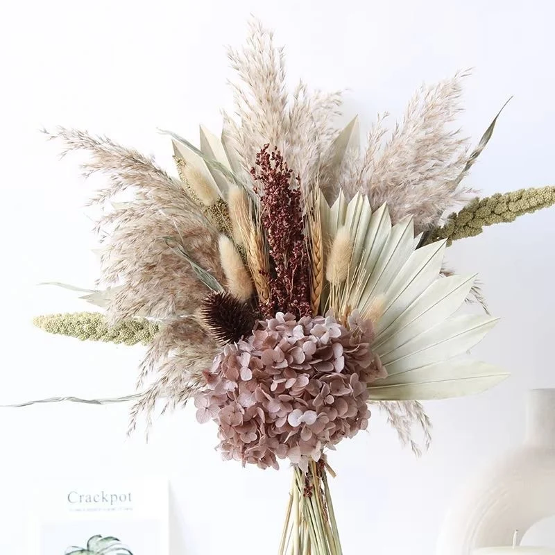 Luxuriöser getrockneter Blumenstrauß