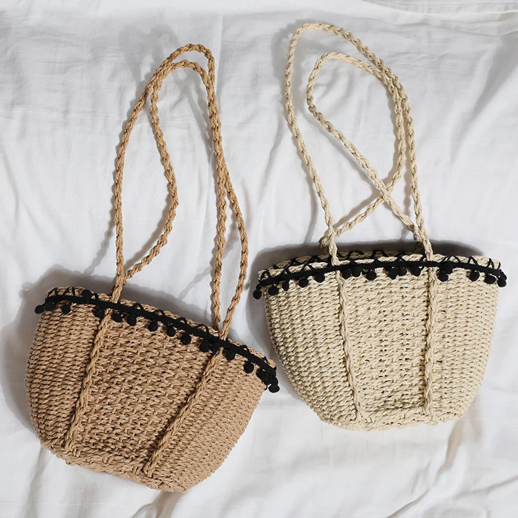 Schöne Strandtasche mit Pompons Skanto