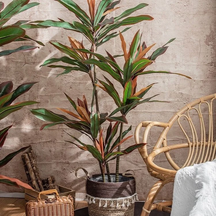 Lebensechte dekorative Zimmerpflanze