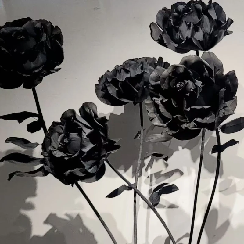 Lebensechte schwarze Rose Dekorationsskulptur
