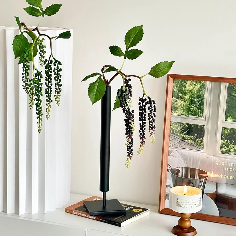 Minimalistischer Metallkerzenhalter
