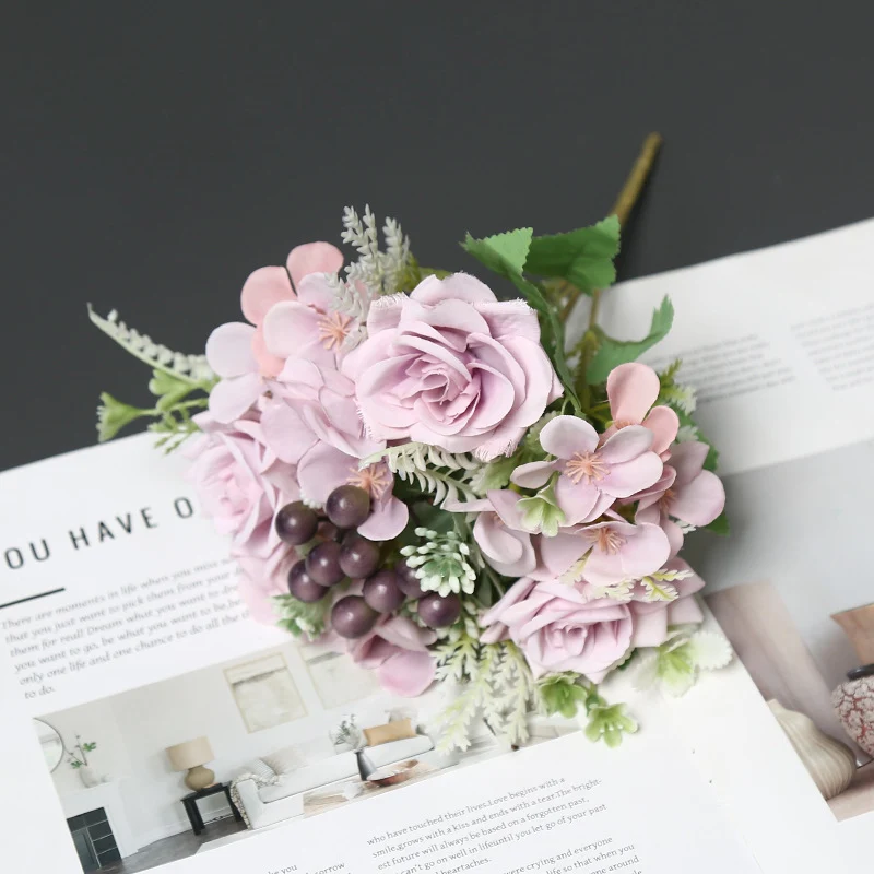 Elegante Blumenarrangement für die Wohnkultur Präsentation