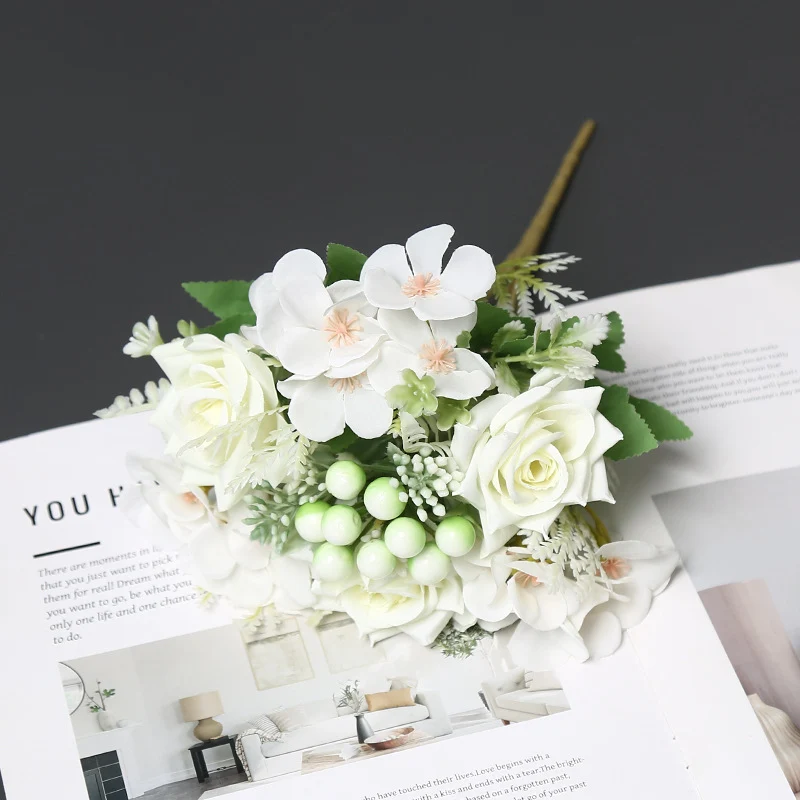 Elegante Blumenarrangement für die Wohnkultur Präsentation