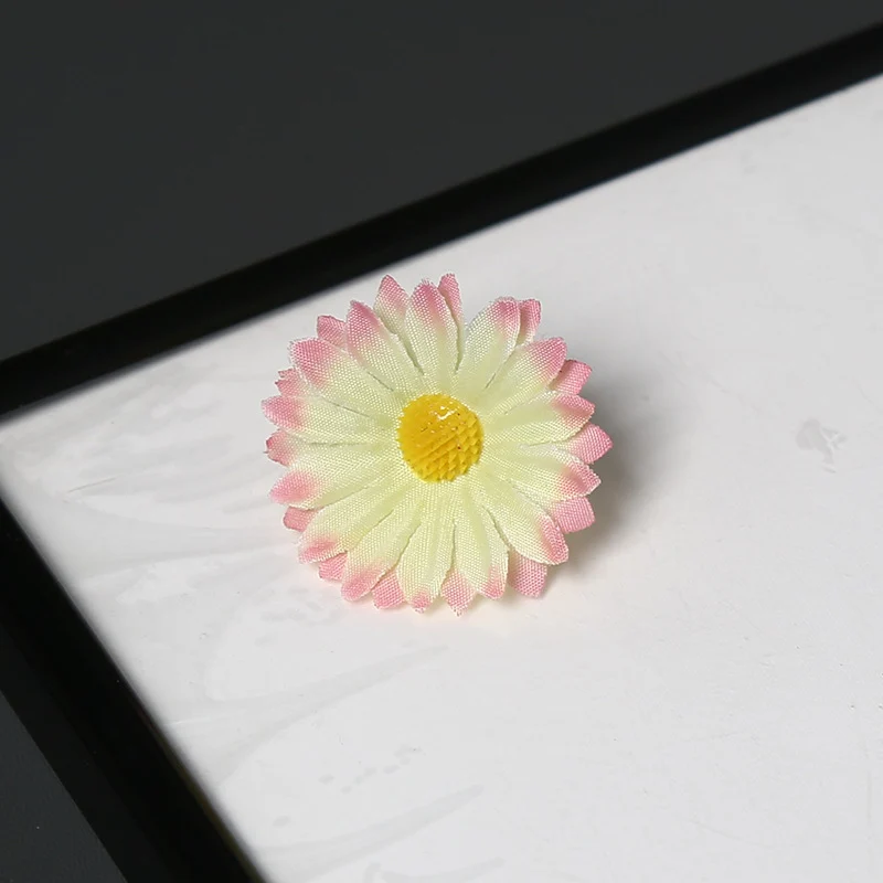 Elegante Stoff Margeritenblume Brosche für dekorativen Gebrauch