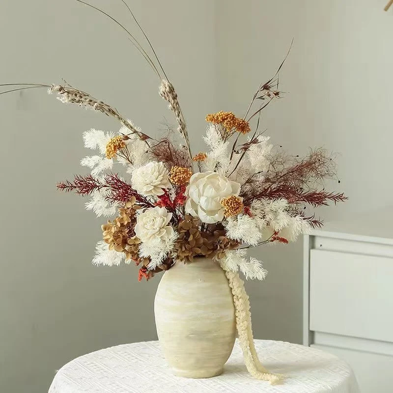 Eleganter getrockneter Blumenstrauß