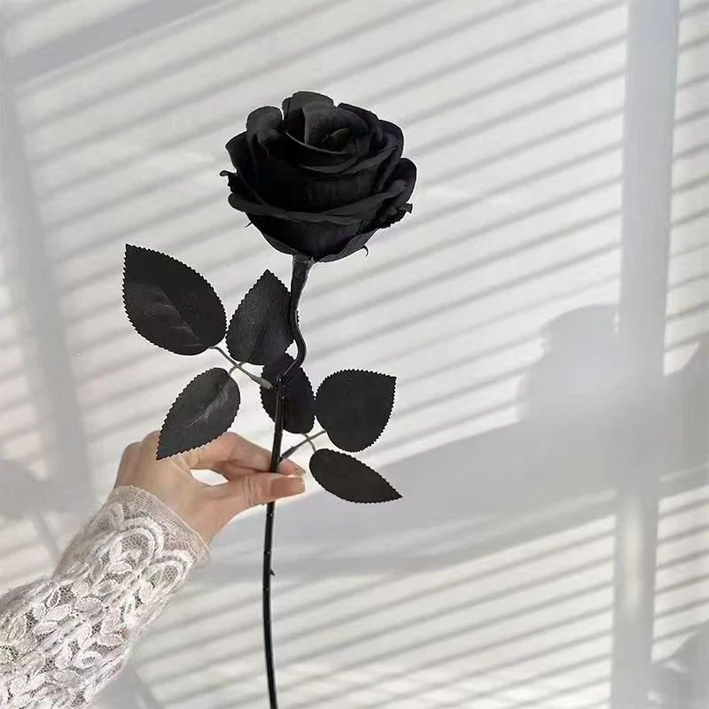 Elegante dekorative künstliche schwarze Rosenbouquet