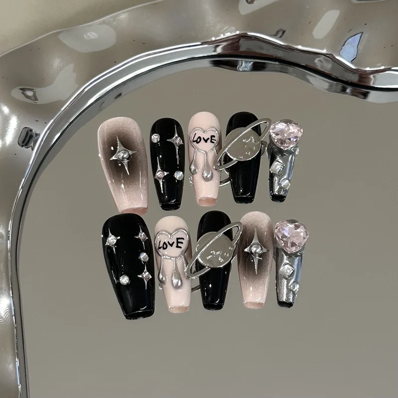 Thematisches, vom Weltraum inspiriertes Press-On Nagelkunst-Set