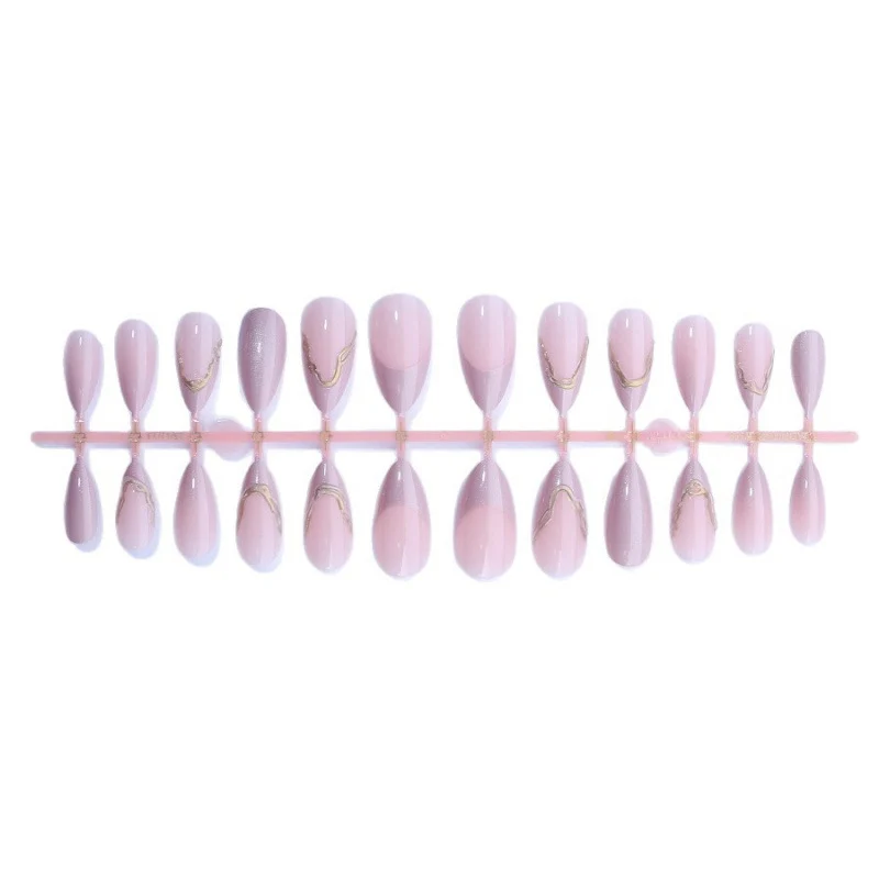 Elegantes Stiletto Press-On Nagelset mit 3D Goldakzenten