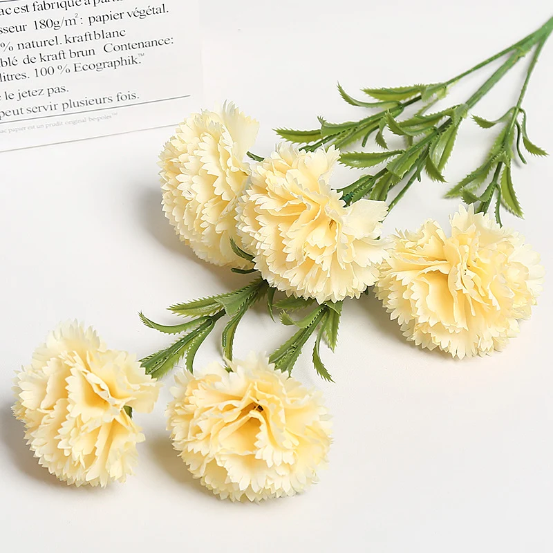 Realistischer Floralnelkenstrauß