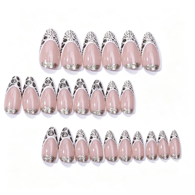 Elegante Stiletto Press-On Nagelkunst mit Glitzerakzenten