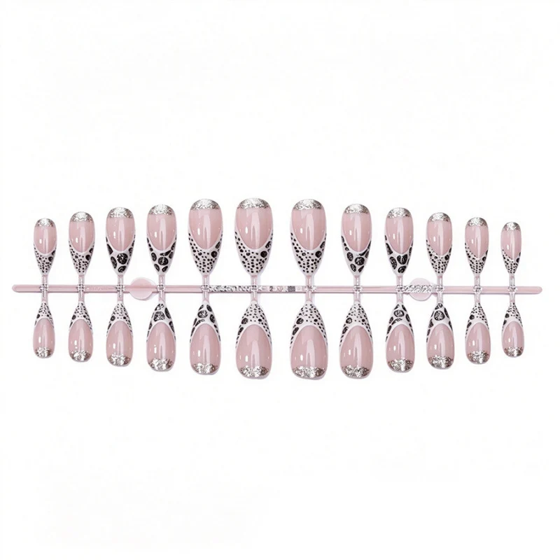 Elegante Stiletto Press-On Nagelkunst mit Glitzerakzenten
